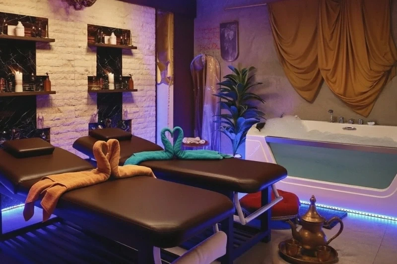jacuzzi-with-full-body-massage-couples